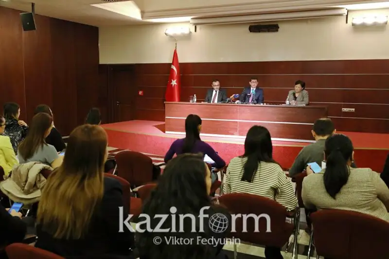 Túrkııa halqy jetim qalǵan balalardy asyrap alýǵa nıet bildirdi - Ýfýk Ekıdjı