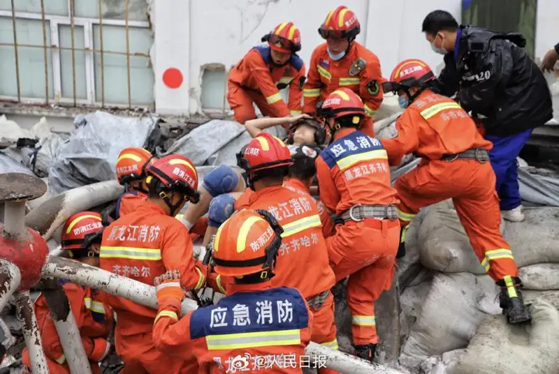 Хитойда мактаб спорт залининг томи қулаши оқибатида 10 киши ҳалок бўлди
