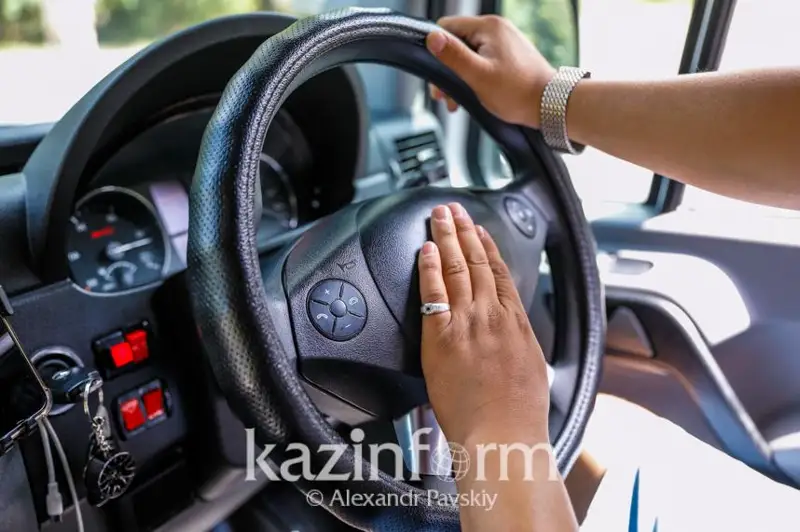 ەلىمىزگە رۋلى وڭ جاقتاعى كولىكتەردى اكەلۋگە تىيىم سالىنادى