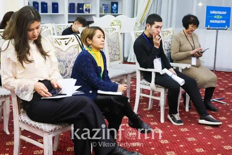 Baqylaýshylar men senimdi ókilder qandaı mekemege telefonmen kire almaıdy