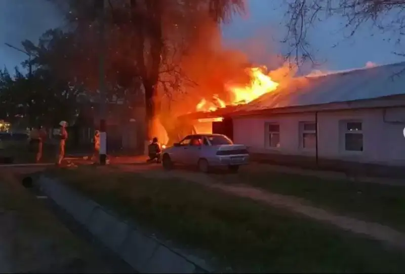 Тела 3 человек найдены на месте взрыва около городского парка в Уральске