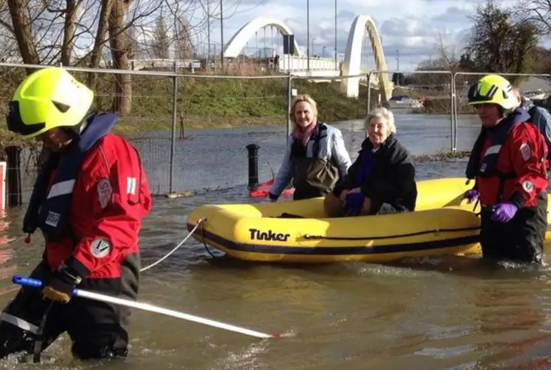 Сообщение на мобильный со звуковой сиреной будут отправлять жителям Великобритании при ЧС
