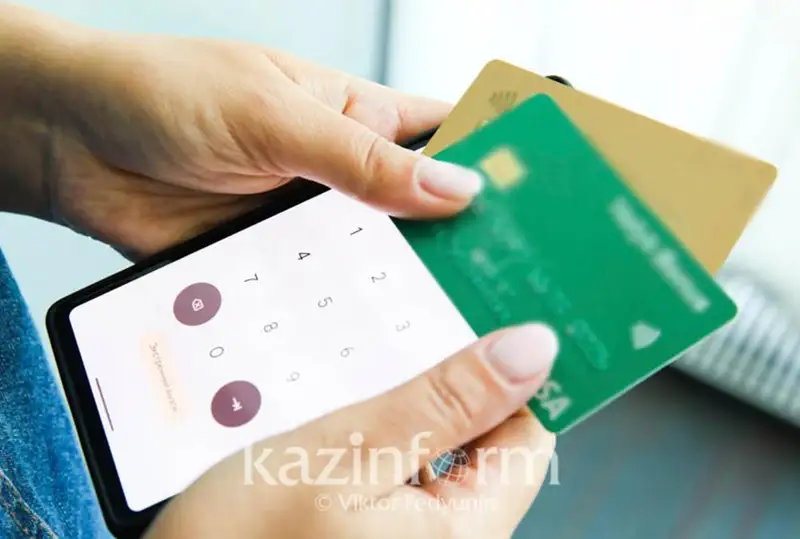 Jetisý oblysynda kórshisin onlaın nesıe alýǵa májbúrlegen kúdikti ustaldy