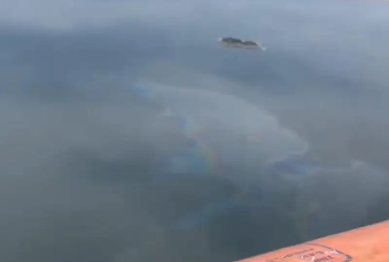 Нефтесодержащее пятно обнаружили на Бухтарминском водохранилище