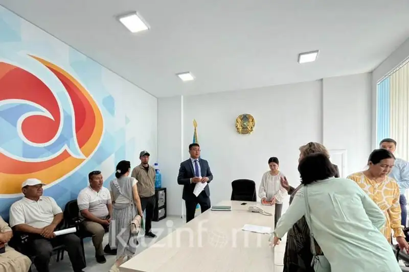 Aqtóbede qurylys kompanııasyna aldanǵan úleskerler ákimdikten kómek surady