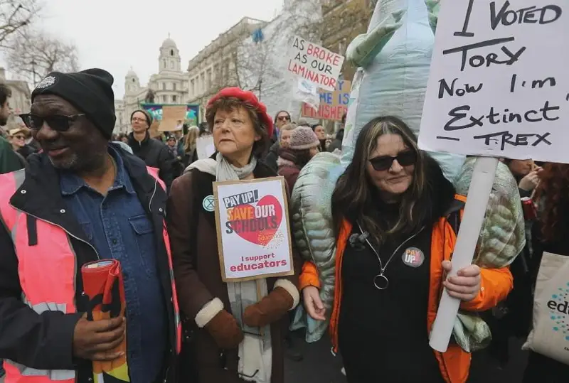 В Великобритании бастуют учителя