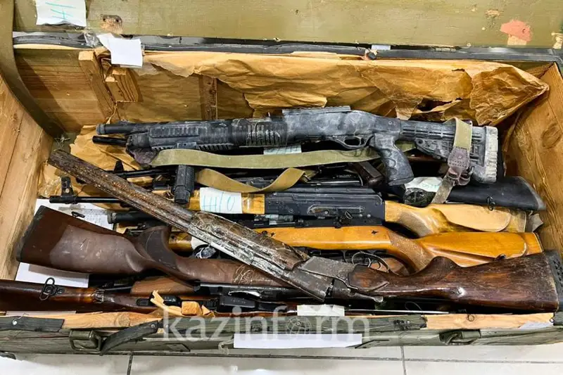 Раритетные винтовки и пистолеты сдали казахстанцы в полицию