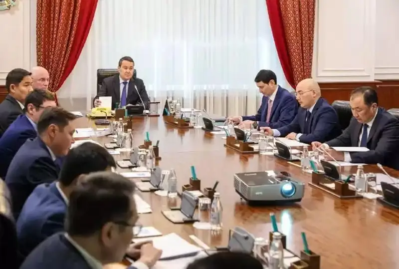 Ёқилғи сотишнинг очиқ бозор механизмини ишлаб чиқиш керак – ҚР Бош вазири