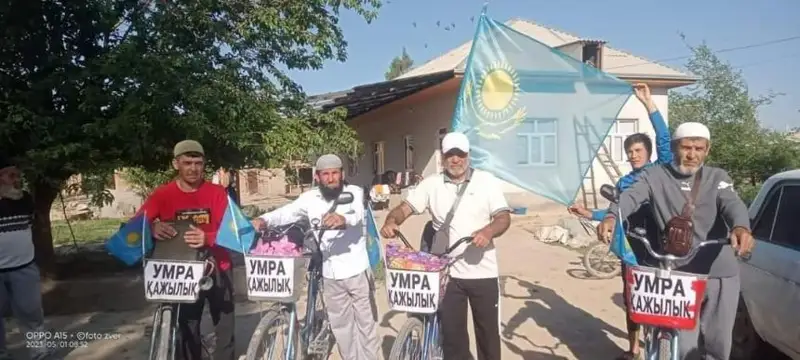 Туркистон вилоятидан 4 нафар фуқаро Маккага умра сафарига велосипедда отланди