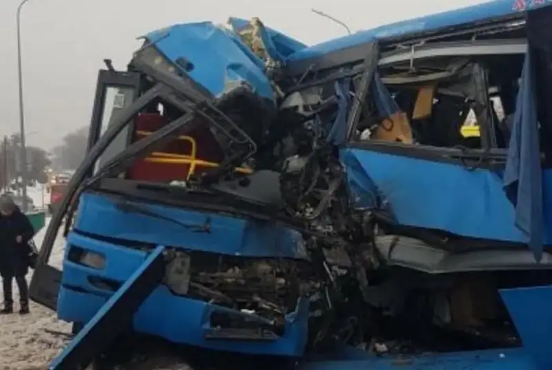 Виновного в столкновении двух автобусов водителя будут судить в Караганде