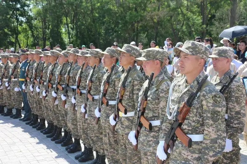 Присягу на верность Родине принесли новобранцы в Таразе