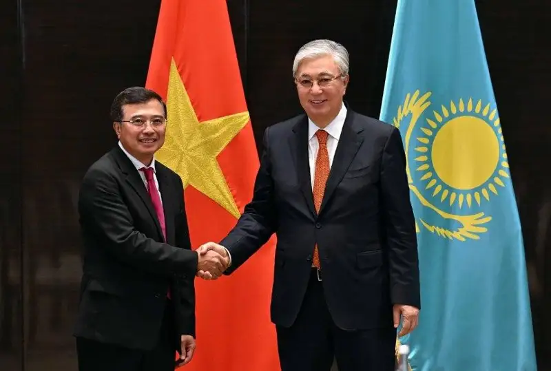 Prezıdent Petrovietnam kompanııasy dırektorlar keńesiniń tóraǵasy Hoang Kýok Vyongty qabyldady