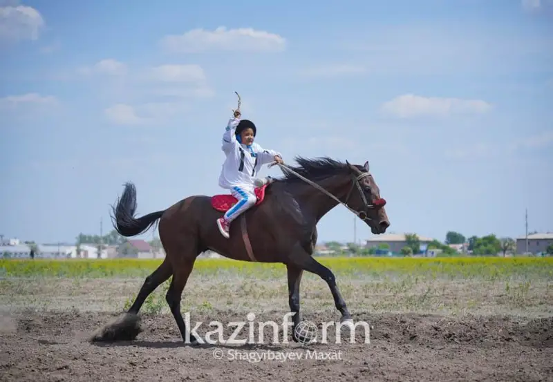 Aqmola oblysyndaǵy alaman báıge: 8 jasar shabandoz birinshi oryn aldy
