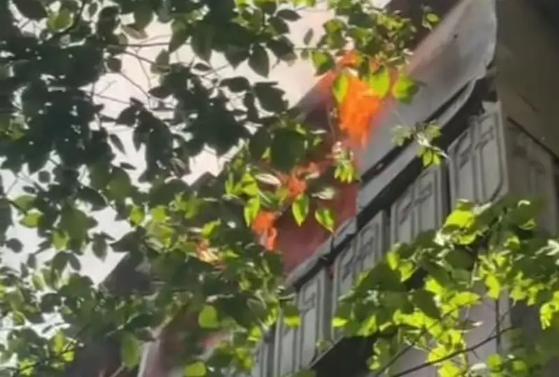 Мужчину спасли из горящей квартиры в Алматы