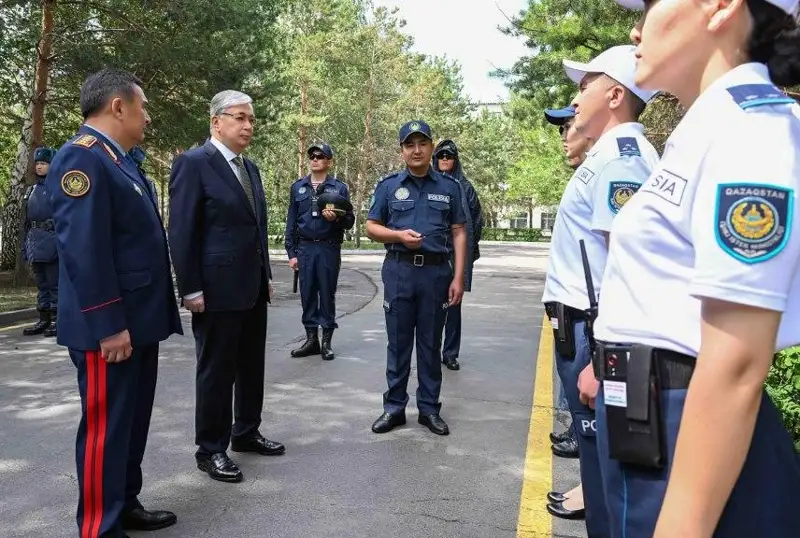 Новую форму Нацгвардии и турполиции представили Главе государства