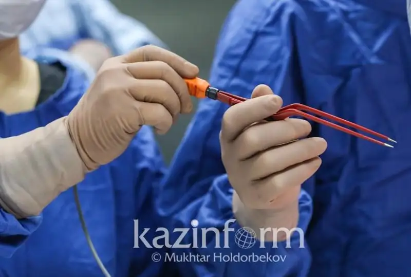 Огромную кисту удалили нейрохирурги Семея из мозга 20-летней девушки