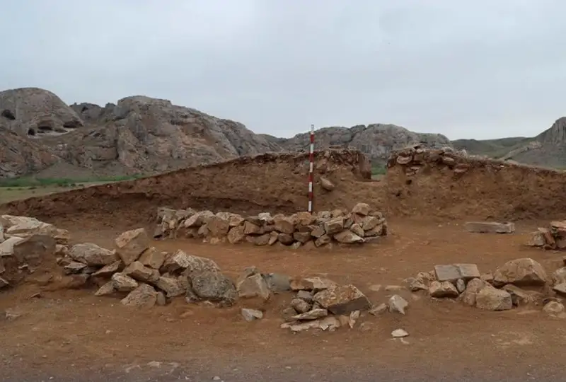 اباي وبلىسىندا كونە ءداۋىر پيراميداسى تابىلدى