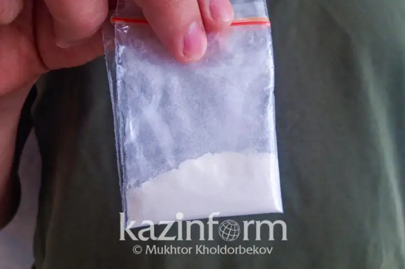 Наркотики пытался пронести россиянин из Узбекистана в Казахстан