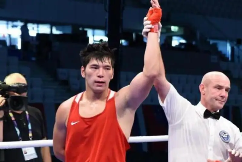 Казахстанец Нурбек Оралбай стал чемпионом мира по боксу в Ташкенте