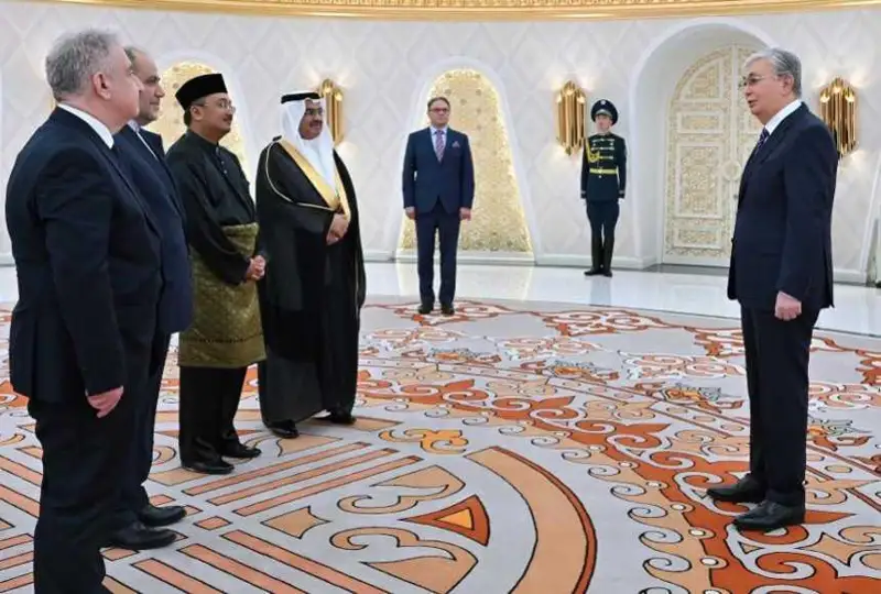قاسىم-جومارت توقايەۆ ءبىرقاتار مەملەكەتتىڭ ەلشىلەرىنەن سەنىم گراموتاسىن قابىلدادى