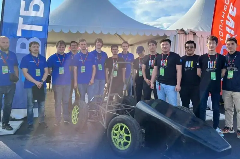 قازاقستاندىق ستۋدەنتتەر جارىس اۆتوموبيلىن قۇراستىردى