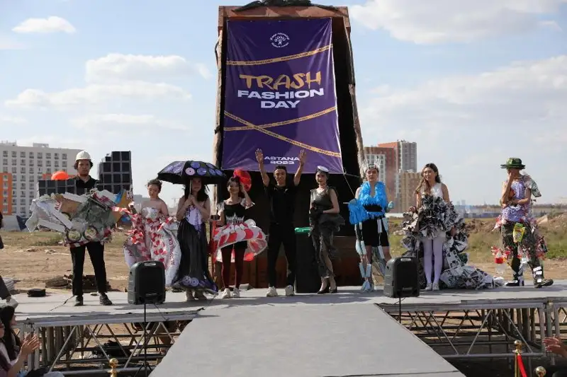 Жаңа Адамдар провели показ мод «Trash Fashion Day» на свалке в Астане