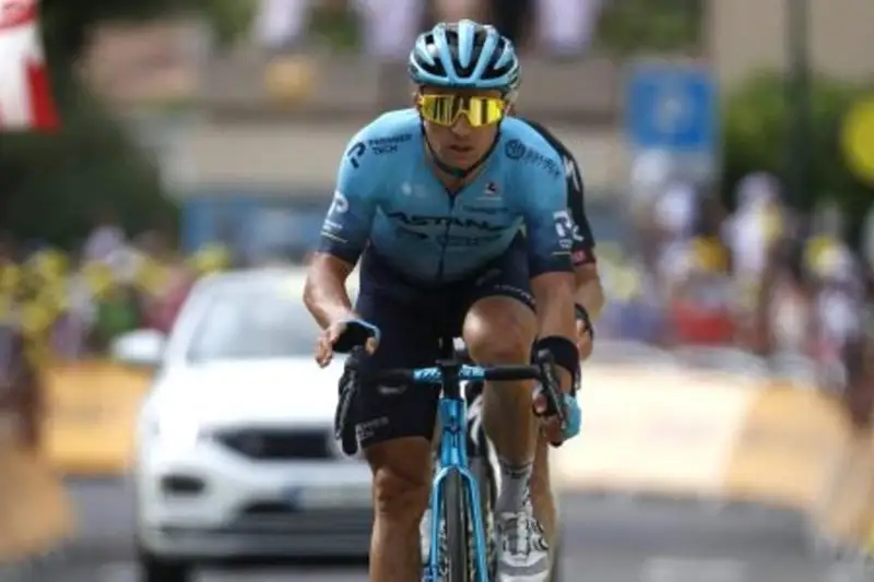 Казахстанский гонщик финишировал в топ-10 четвертого этапа «Тур Омана»