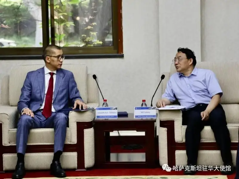 哈萨克斯坦议会下议院议员代表团访问西安