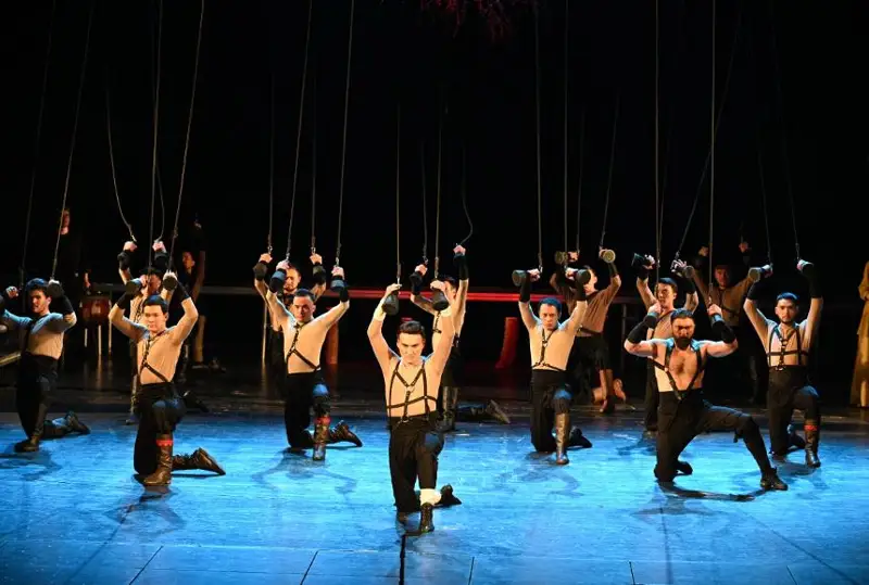 Спектакль «Құлагер» на казахском языке показали на сцене театра Моссовета