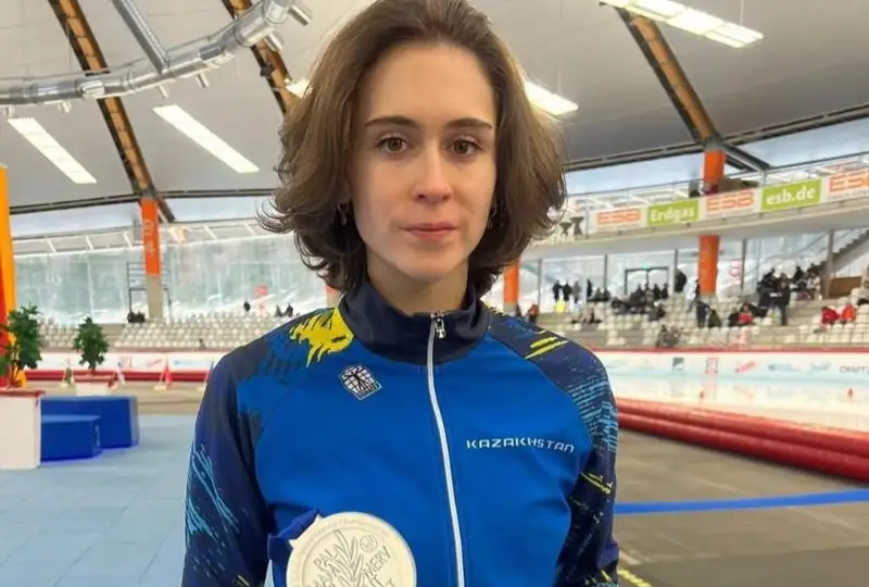 Алина Дауранова выиграла вторую медаль ЧМ по конькобежному спорту