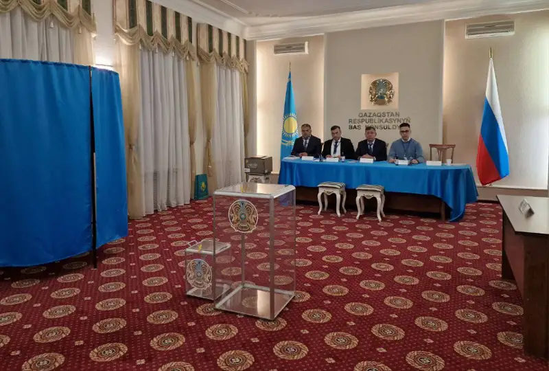 Omsk, Bishkek jáne Delıdegi qazaqstandyqtar daýys berýde