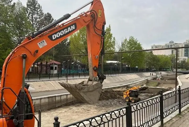 Русло реки Есентай начали чистить в Алматы