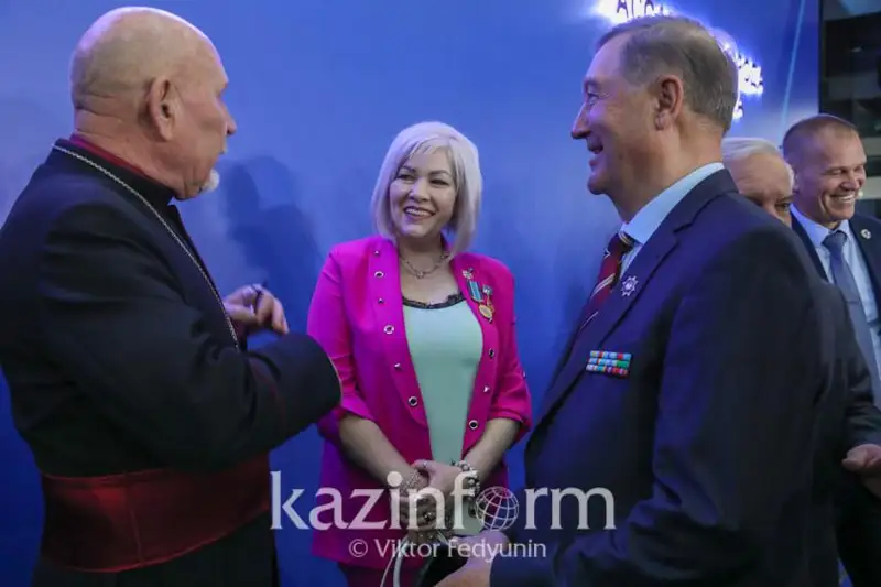 Assambleıa jáne bılik organdary ózara tyǵyz baılanysta bolýǵa tıis - Prezıdent