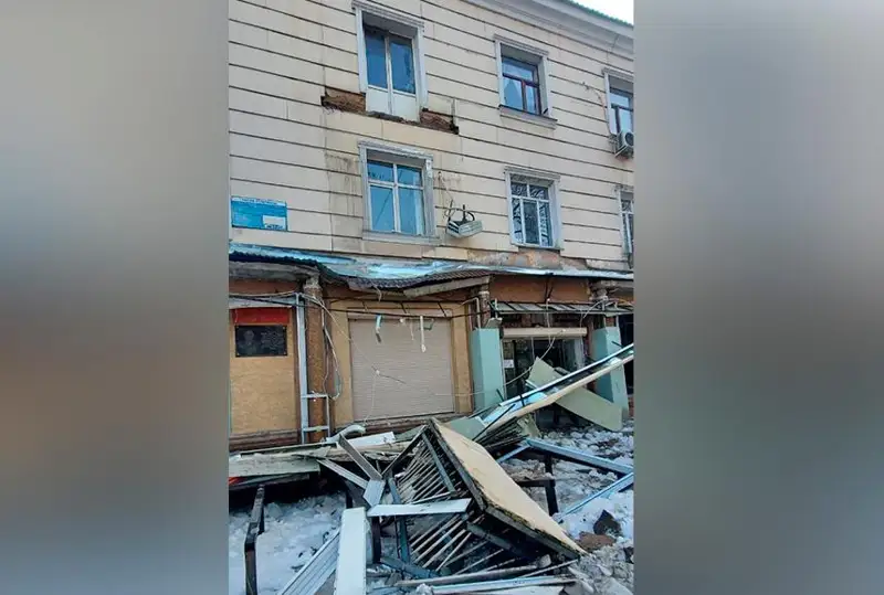 Балкон рухнул в жилом доме в центре Шымкента