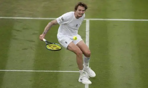 Александр Бублик сыграет с 15 ракеткой мира на турнире в Германии