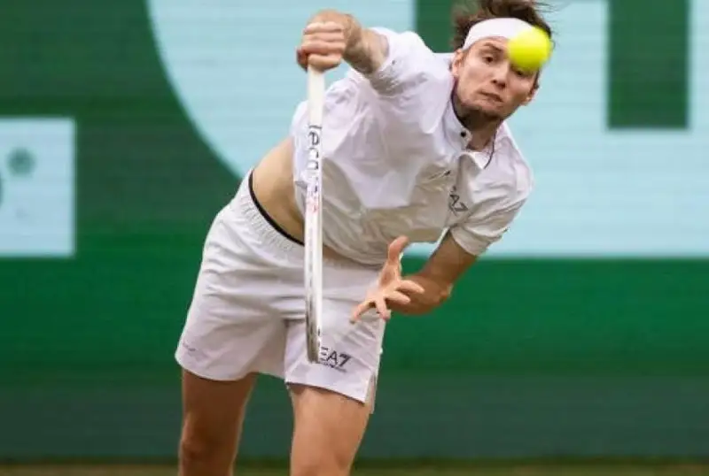 Александр Бублик Германиядаги мусобақанинг ярим финалига чиқди