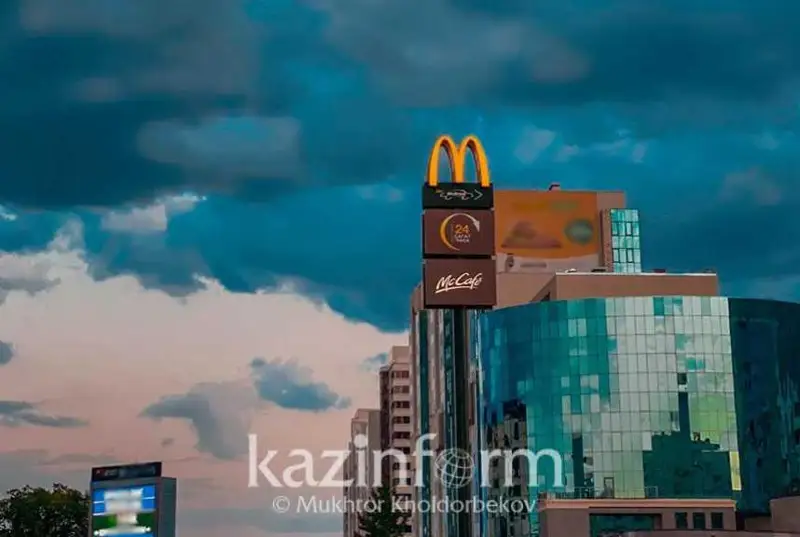 McDonald's óz qyzmetkerlerin jappaı jumystan bosatpaqshy