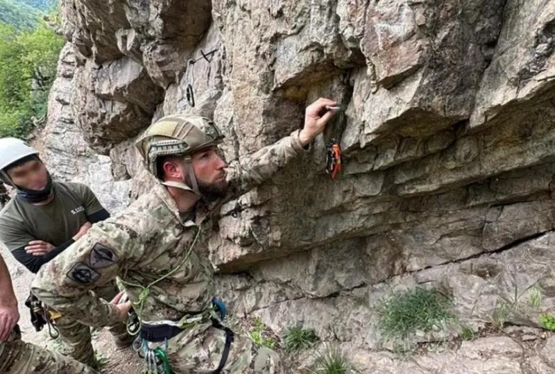 Военные альпинисты Казахстана и Италии обменялись опытом горной подготовки