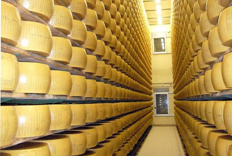 يتاليادا ەر ادام ىرىمشىك ءۇيىندىسىنىڭ استىندا قالىپ، مەرت بولدى