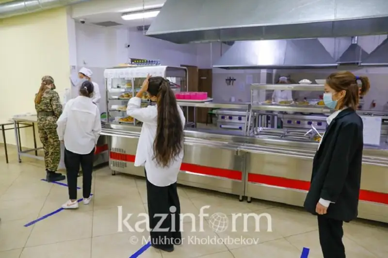 Половина детей не хотят питаться в школьных столовых - секретарь маслихата Астаны