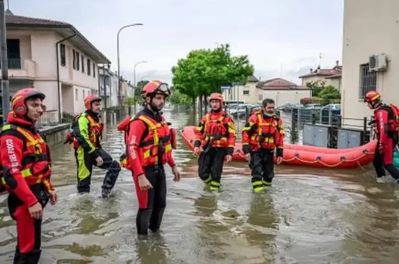 Наводнения в Италии: на севере страны погибли 14 человек, дожди продолжаются