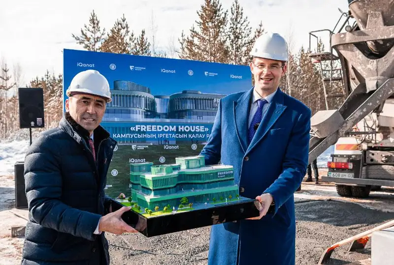 Şýchınskide Freedom House zamanaýı kampýsy boı kóteredi