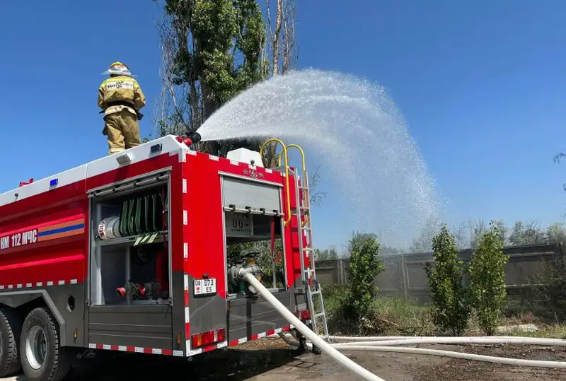 Казахстанские спасатели приняли участие в пожарно-тактических учениях в Кыргызстане