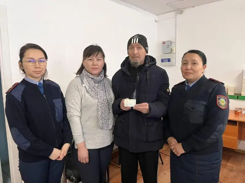 53 жастағы Атырау тұрғыны өмірінде бірінші мәрте жеке куәлік алды