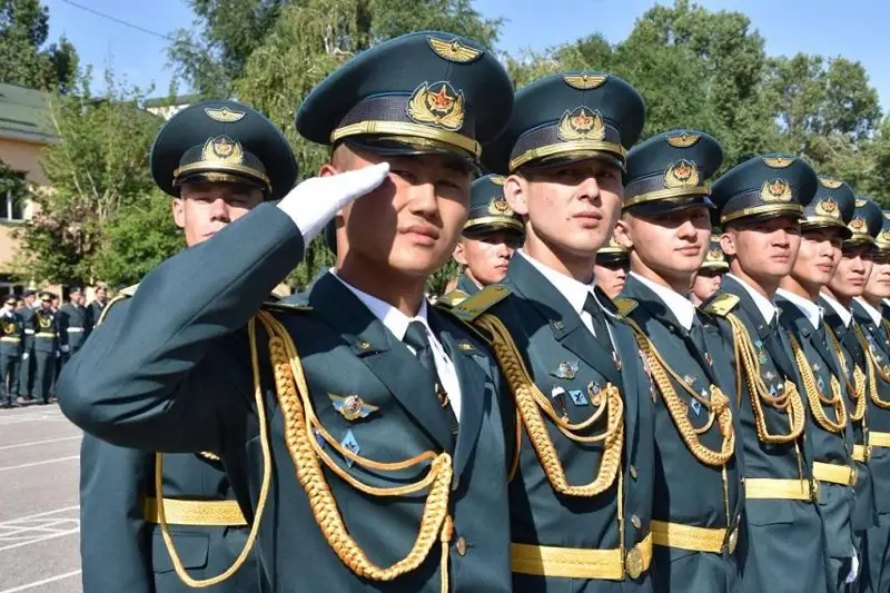 Подать документы в военные учебные заведения казахстанцы смогут до 15 июня