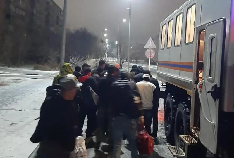 Более 60 человек эвакуировали спасатели с трасс Карагандинской области