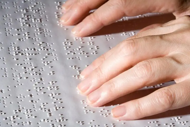 Трафареты со шрифтом Брайля появятся на всех избирательных участках в день голосования