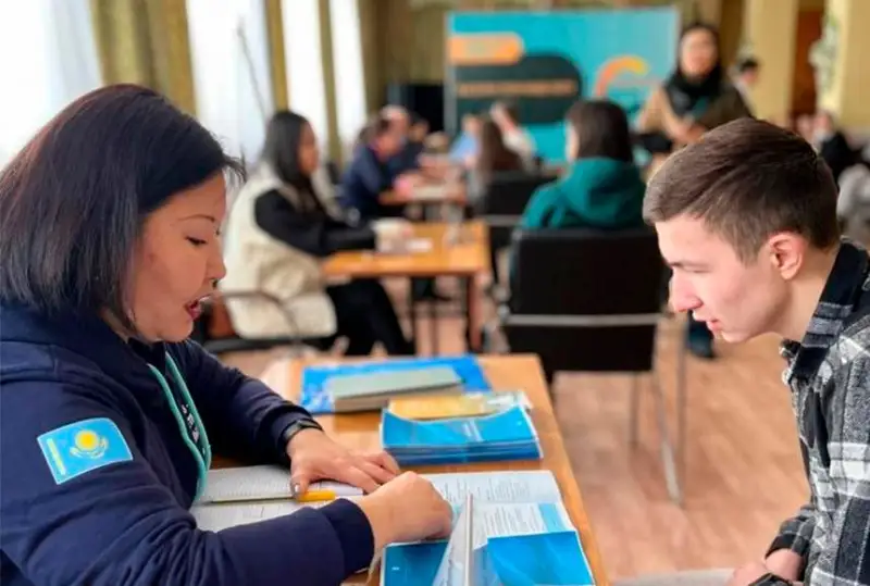 Мобильные пункты в помощь молодежи запустили в Карагандинской области