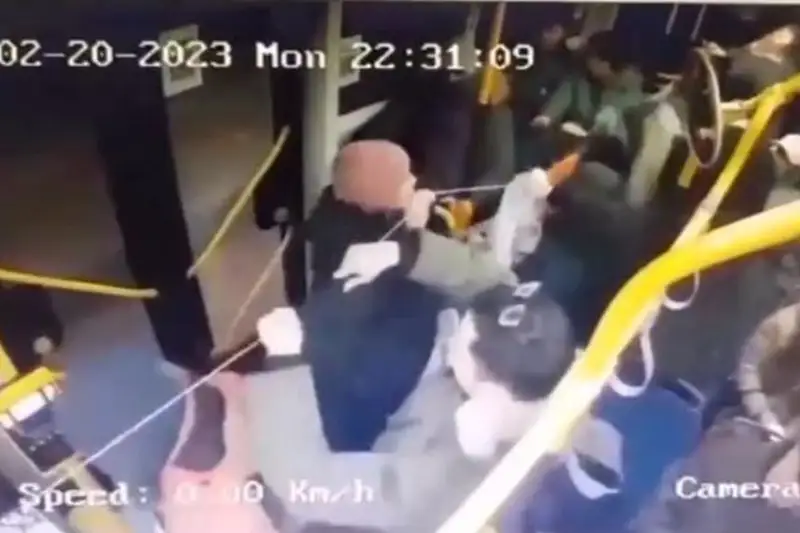 Elordalyq jolaýshylar avtobýstyń ishine ish kıim jaıdy - kompanııa mán-jaıdy baıandady