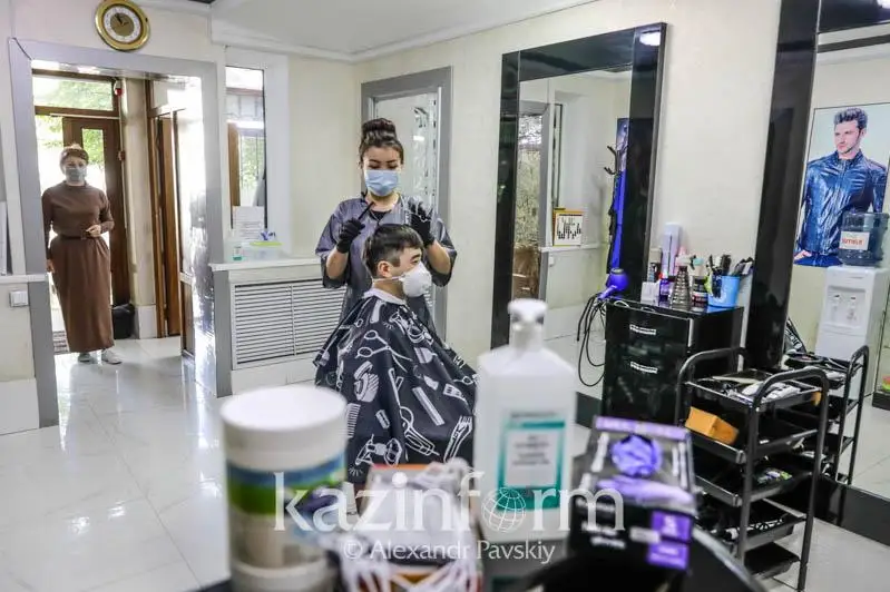 قازاقستاندا شاشتاراز بەن سۇلۋلىق سالونىنىڭ قىزمەتتەرى قىمباتتادى